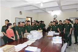 Học viên lớp bồi dưỡng kiến thức quản lý hành chính Nhà nước toàn quân nghiên cứu thực tế tại Quân khu